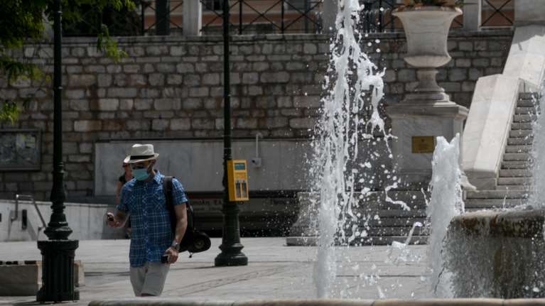 Ερευνα ΕΚΠΑ: Αυτά είναι τα απαραίτητα μέτρα για να περιοριστεί η μεταδοτικότητα του κορονοϊού