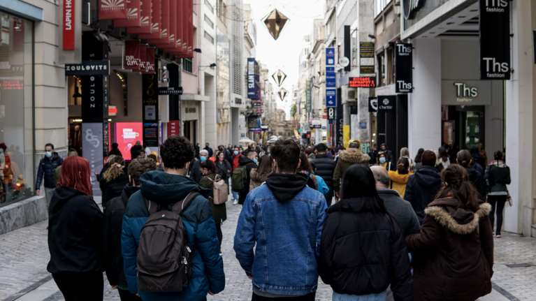 Κορονοϊός: Στο &#39;&#39;κόκκινο&#39;&#39; η Αττική με 6.590 κρούσματα - Στα 1.671 η Θεσσαλονίκη