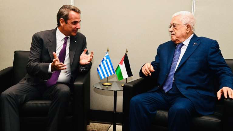 Επικοινωνία Μητσοτάκη - Αμπάς: Στο επίκεντρο η ανθρωπιστική κρίση στη Γάζα