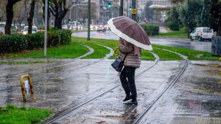 Καταιγίδα στην Αθήνα: Μποτιλιάρισμα στον Κηφισό - Έντονη βροχόπτωση στο Περιστέρι
