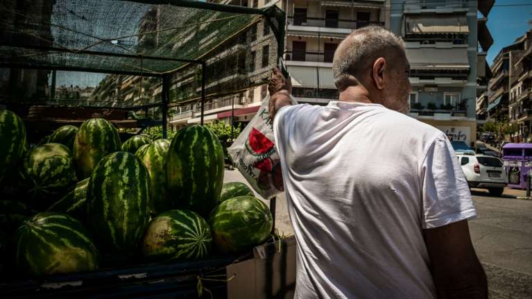 Μέτρα προστασίας λόγω καύσωνα – Τι ισχύει στον ιδιωτικό και τον δημόσιο τομέα