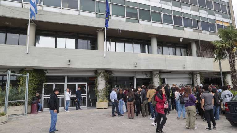 ΑΠΘ: Καταγγελία σοκ από φοιτητή - "Τρομοκρατούν όσους είναι κατά των καταλήψεων - Έσπασαν ολόκληρη καρέκλα σε κεφάλι"