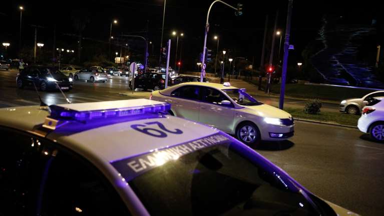 Άγρια συμπλοκή ανηλίκων στη Γλυφάδα: Ειχαν δώσει ραντεβού για να λύσουν τις διαφορές τους - Τουλάχιστον τρεις τραυματίες