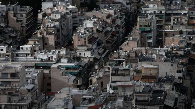 Σε αυτούς τους 12 Δήμους μειώνονται οι αντικειμενικές αξίες των ακινήτων- Και η Γλυφάδα σε αυτές