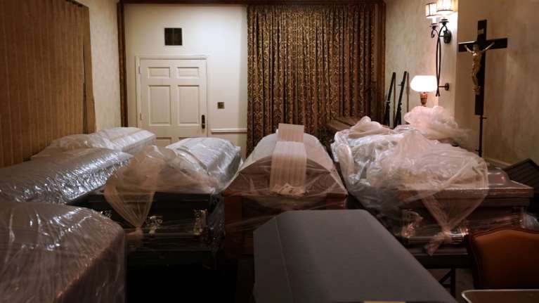 Κορονοϊός - ΗΠΑ: Ανησυχία για 1.330 νέους θανάτους σε 24 ώρες