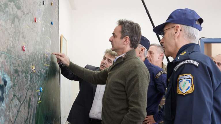 Ο Μητσοτάκης μπροστά στον χάρτη: Ενημέρωση για τις κινήσεις των μεταναστών- Δεν θα περάσει κανείς