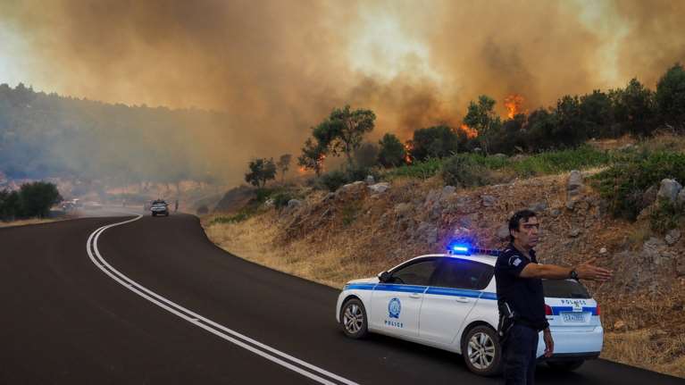 Σε πύρινο κλοιό η χώρα: Ολες οι εξελίξεις από τα μέτωπα σε Εύβοια, Μεσσηνία, Κύθηρα, Χανιά