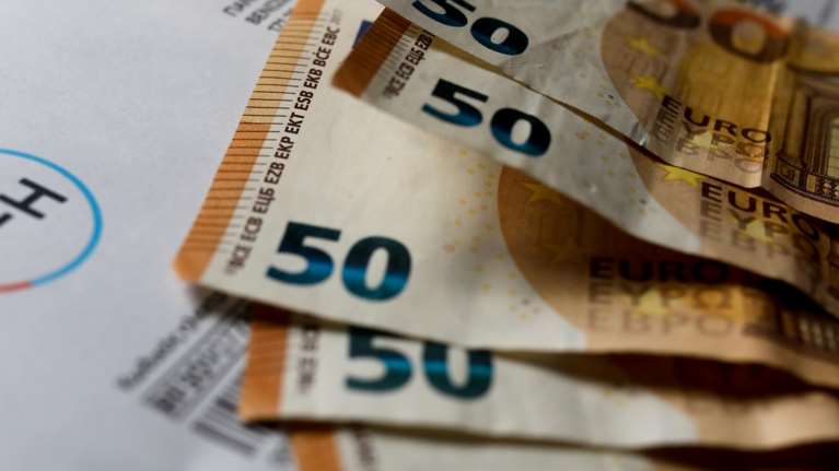 Ηλεκτρικό ρεύμα: Με βάση την περσινή κατανάλωση το μπόνους εξοικονόμησης - Η μείωση που καλούνται να πετύχουν τα νοικοκυριά