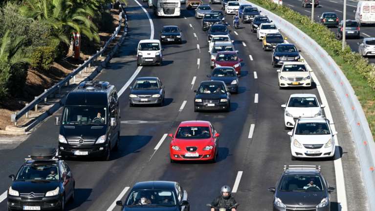 Καθυστερήσεις στην Αττική Οδό:  Μποτιλιάρισμα στην Αθηνών - Κορίνθου - Live η κίνηση