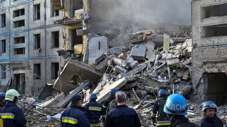 Ουκρανία: Τουλάχιστον 13 νεκροί και δεκάδες τραυματίες από τον ρωσικό βομβαρδισμό στη Ζαπορίζια [εικόνες]