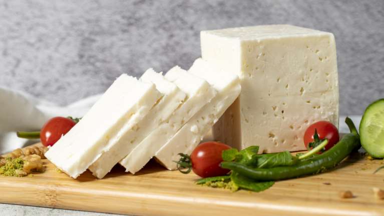 Φέτα: Συμφωνίες σούπερ μάρκετ - παραγωγών για μείωση τιμών