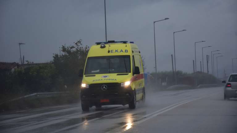 Σοβαρό τροχαίο στην εθνική οδό Αθηνών - Λαμίας: Συγκρούστηκαν δύο αυτοκίνητα - Τραυματίστηκε γυναίκα οδηγός