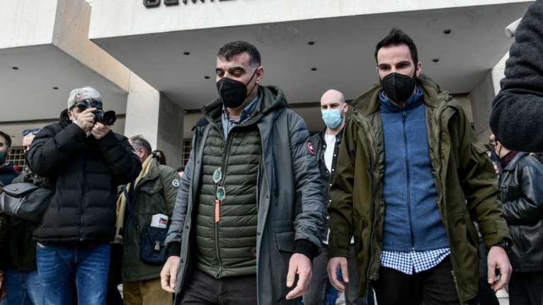 Novartis: Ο Βαξεβάνης παραδέχτηκε ότι η πηγή του ήταν ο προστατευόμενος μάρτυρας Μανιαδάκης - Κόντρα ΝΔ με ΣΥΡΙΖΑ