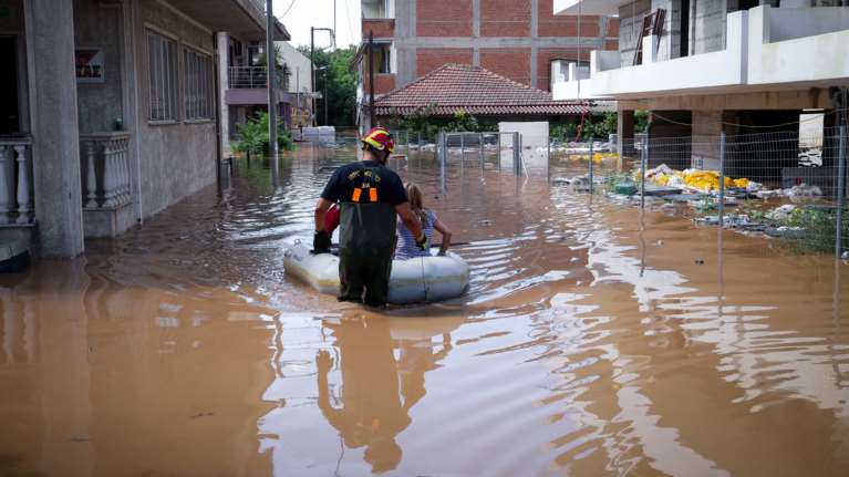 Λάρισα: Εκκένωση δύο πολυκατοικιών ζήτησε η Πολεοδομία - Υποχώρησαν τα θεμέλια από τις πλημμύρες