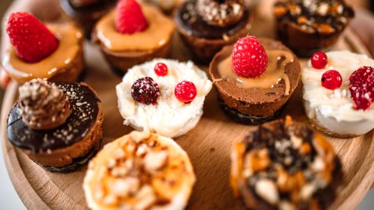 Εορτολόγιο: Ποιοι γιορτάζουν σήμερα Τσικνοπέμπτη, 7 Μαρτίου