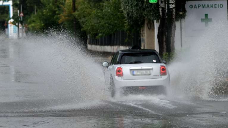 Η κακοκαιρία Eva σάρωσε τη Δυτ. Ελλάδα: Σφοδρές καταιγίδες στην Κέρκυρα, υδροστρόβιλος στην Ηγουμενίτσα [εικόνες - βίντεο]