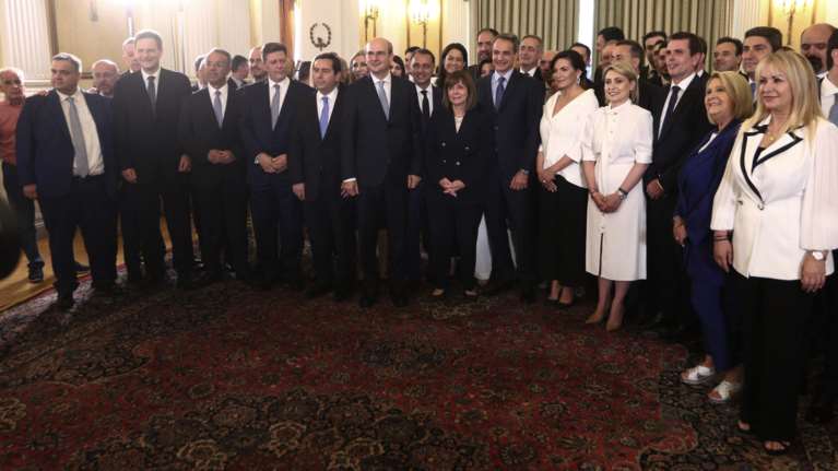 Παραδόσεις - παραλαβές στα υπουργεία: Τα πρώτα λόγια των νέων υπουργών και οι άμεσες προτεραιότητές τους [εικόνες-βίντεο]