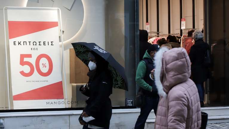 Πότε ρίχνουν αυλαία οι χειμερινές εκπτώσεις