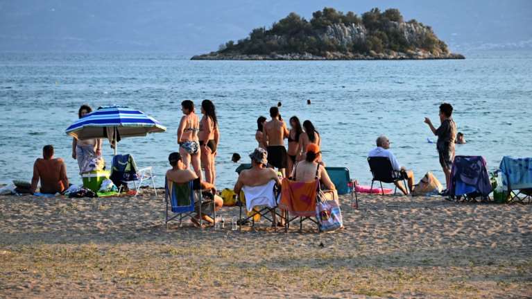 Καιρός: &quot;Εμμονική ζέστη με ισχυρό, αφρικανικό καύσωνα&quot; - Πότε θα &quot;ψηθούμε&quot; με τον υδράργυρο στους 44 βαθμούς