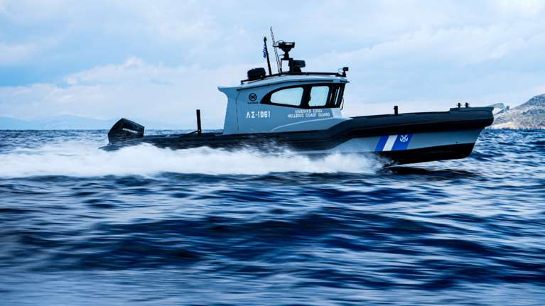 Ένας νεκρός και τέσσερις αγνοούμενοι σε ναυάγιο ανοιχτά της Σάμου