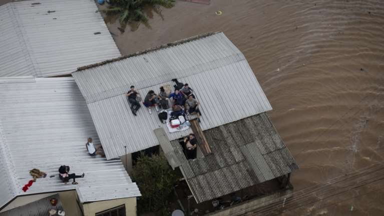Πρωτοφανείς πλημμύρες στη Βραζιλία: Σχεδόν 60 νεκροί, 70.000 εγκατέλειψαν τις εστίες τους [βίντεο]