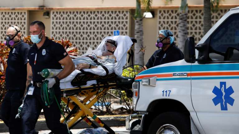 ΗΠΑ: Σοκ από τους αριθμούς της πανδημίας - Ξεπέρασαν τις 150.000 οι θάνατοι από κορονοϊό