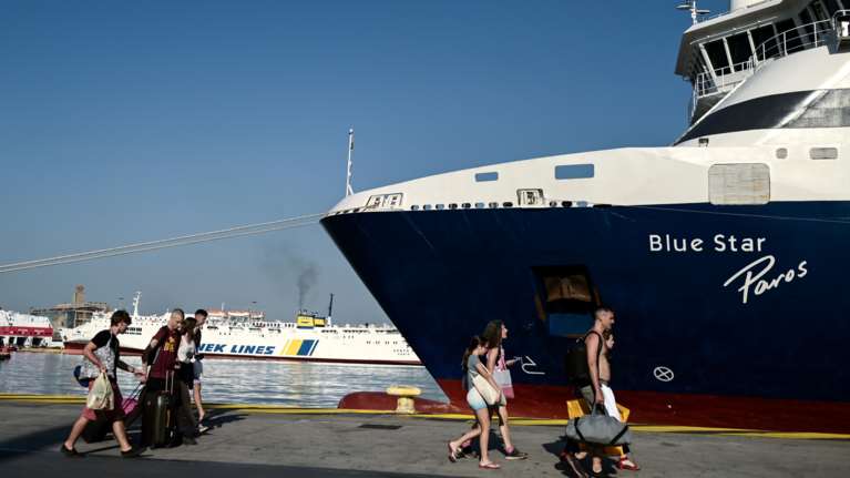 Δεκαπενταύγουστος: Αυξημένη η κίνηση στα λιμάνια της Αττικής - Τις Κυκλάδες επιλέγουν οι εξοδούχοι