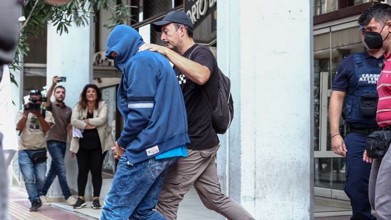 Blue Horizon: Ελεύθεροι με όρους ο υποπλοίαρχος και ο λοστρόμος που κατηγορούνται για τη δολοφονία του 36χρονου Αντώνη