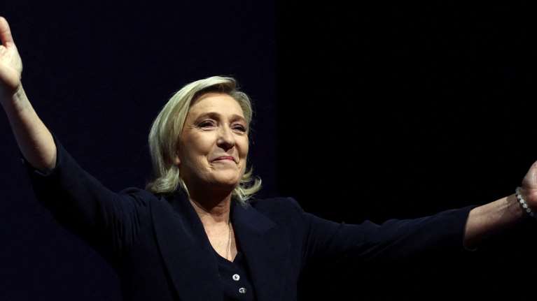 Πρώτη η Λεπέν στον α&#39; γύρο των βουλευτικών εκλογών στη Γαλλία με 33,5%- Δεύτερη η Αριστερά με 28,5%, τρίτος ο Μακρόν με 22%