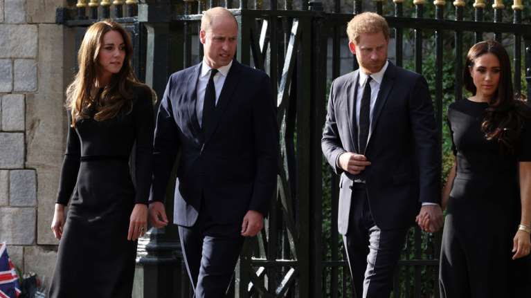 &quot;Βόμβα&quot; από δημοσιογράφο της Wall Street Journal: Τάισαν τη Μέγκαν στους λύκους για να καλύψουν την απιστία του Γουίλιαμ