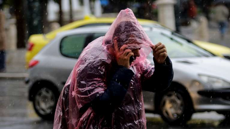 Έρχεται η νέα κακοκαιρία με καταιγίδες, χιόνια στα βόρεια και θυελλώδεις ανέμους - Δείτε πού θα χτυπήσει πρώτα
