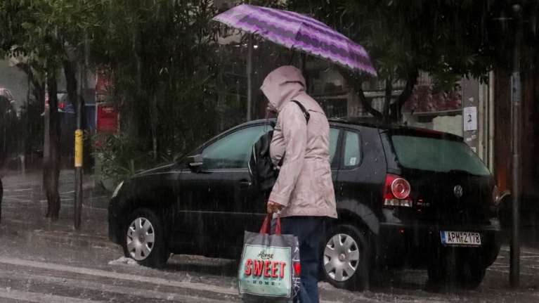 Σε δύο κύματα η κακοκαιρία στην Αττική - Τσατραφύλλιας: &quot;Μεγάλη προσοχή τις επόμενες 30 ώρες&quot;