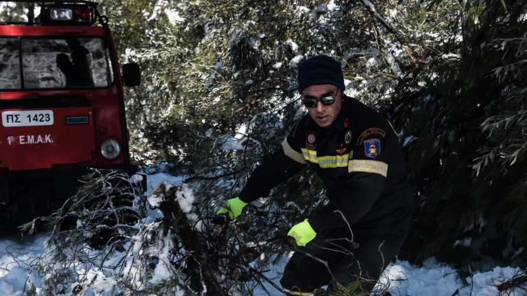 ΔΕΔΔΗΕ: Χωρίς ρεύμα 4.000 νοικοκυριά - Ποιες περιοχές παραμένουν στο σκοτάδι για 4η μέρα