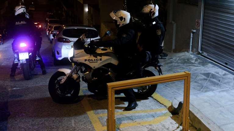 Ληστεία στον Αλμυρό: Την έκανα για να στείλω χρήματα στον καρκινοπαθή πατέρα μου, είπε ο δράστης