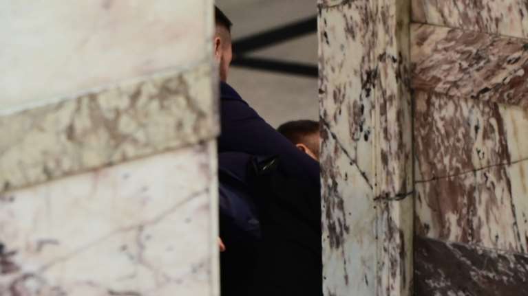 Αποκαλυπτική μαρτυρία για το επεισόδιο μεταξύ Γραμμένου και Φλώρου: Τον έπιασε με κεφαλοκλείδωμα  και τον έριξε κάτω