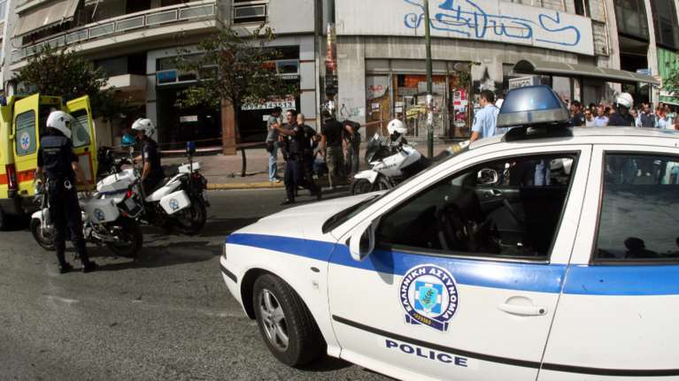 Παλιός γνώριμος ο χούλιγκαν με τα γκαζάκια στο Περιστέρι - Είχε επιτεθεί σε... λάθος πολυκατοικία