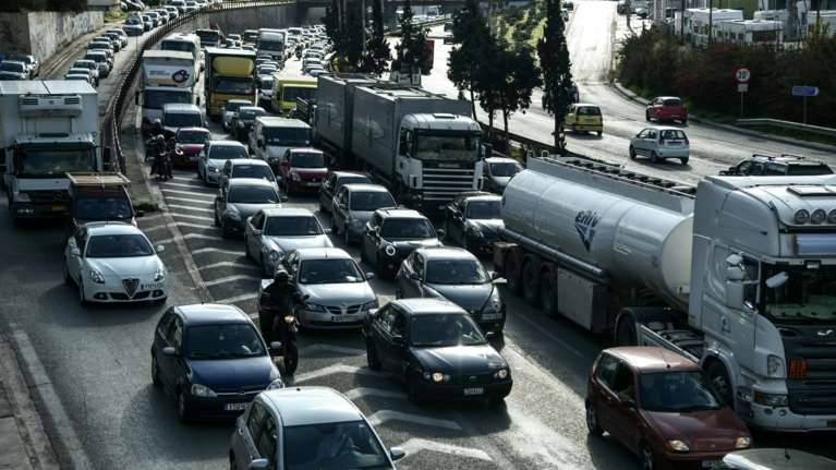Καραμπόλα πέντε αυτοκινήτων στον Κηφισό - Δημιουργήθηκε μποτιλιάρισμα και σχηματίστηκαν ουρές χιλιομέτρων