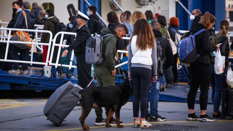 Κορυφώνεται η έξοδος των εκδρομέων για το Πάσχα: Πληρότητα 100% στα πλοία - Αύξηση 44% της κίνησης στα διόδια