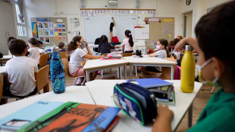 Σχολεία: Διαφορετική αντιμετώπιση για ανεμβολίαστους μαθητές και εκπαιδευτικούς αν υπάρξει κρούσμα - Ποιοι θα κάνουν εργαστηριακό τεστ
