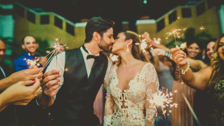 Κρήτη η... ανυπότακτη: Γάμοι σε βάρδιες και τετραήμερα γλέντια - Τα κόλπα για να ξεφύγουν από το όριο των 50 ατόμων