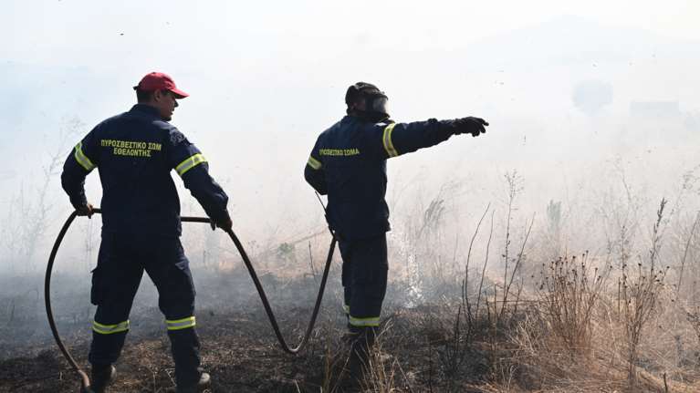 Συναγερμός στην Πυροσβεστική - Ξέσπασε φωτιά στα Μέγαρα