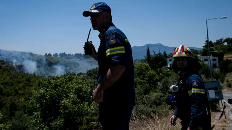 Οριοθετήθηκε η φωτιά στην Κερατέα - Επί τόπου ο αρχηγός της Πυροσβεστικής [βίντεο]