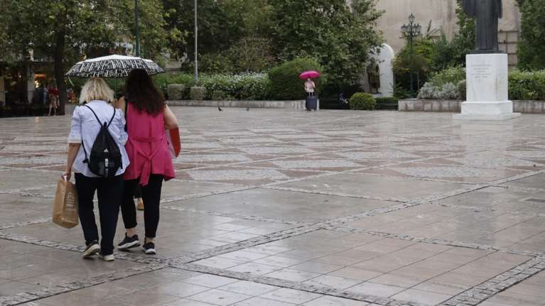 Επιμένουν και σήμερα οι καταιγίδες σε αρκετές περιοχές, ακόμη και στην Αττική - Υποχωρεί η κακοκαιρία από το βράδυ