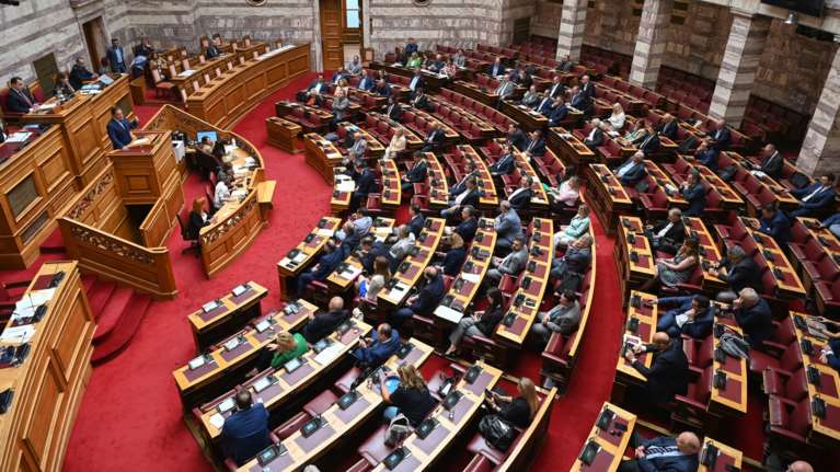 Βουλή: Ψηφίστηκε το εργασιακό νομοσχέδιο - Με 158 ψήφους "υπέρ" και 138 "κατά"
