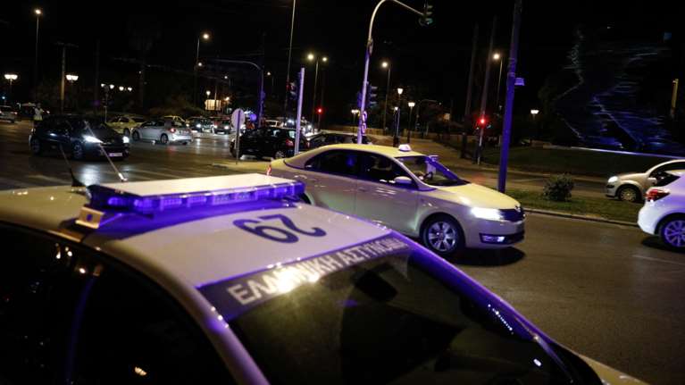 Ομόνοια: 38χρονη έβαζε σκουπίδια και στάχτες τσιγάρου πάνω στο ενός έτους αγοράκι της - Συνελήφθη για τέταρτη φορά