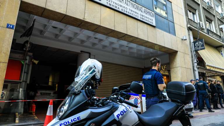 29χρονος κρατούμενος βρέθηκε απαγχονισμένος μέσα στο ΑΤ Ομόνοιας