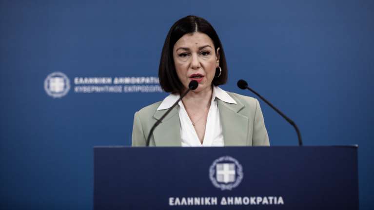 Πελώνη για την πτήση Μητσοτάκη από Τήνο: Επέλεξε να μην μετατρέψει σε θαλάσσιο ταξί τα ελικόπτερα του στρατού