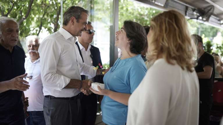 Κυριάκος Μητσοτάκης: Περιοδεία στο Παλαιό Φάληρο - Μίλησε με καταστηματάρχες και πολίτες [εικόνες]