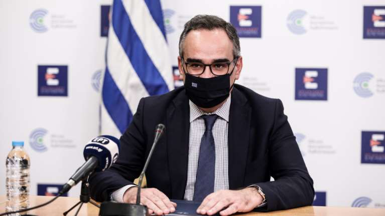 &quot;Βόμβα&quot; Κοντοζαμάνη για ανεμβολίαστους υγειονομικούς: Από 1η Σεπτέμβρη θα επιστρέψουν τα ποσά που προπληρώθηκαν