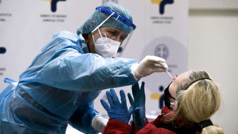 ΕΟΔΥ: Συνεχίζονται τα rapid test - Σε ποιες περιοχές δεν βρέθηκαν καθόλου κρούσματα